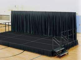 Fondo de escenario con sistema Pipe & Drape profesional